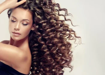 How to Maintain Healthy and Vibrant Curls All Year Round
